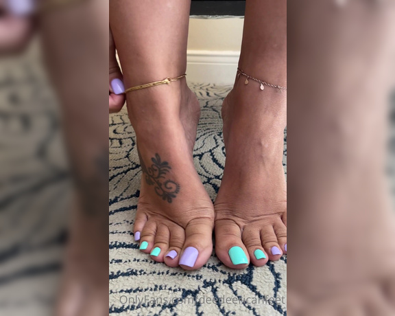 DeeDee aka Deedeericanfeet OnlyFans - Here’s a clip I wanted to share wit u guys from the hotel I was in on my vacation taken by my hubby