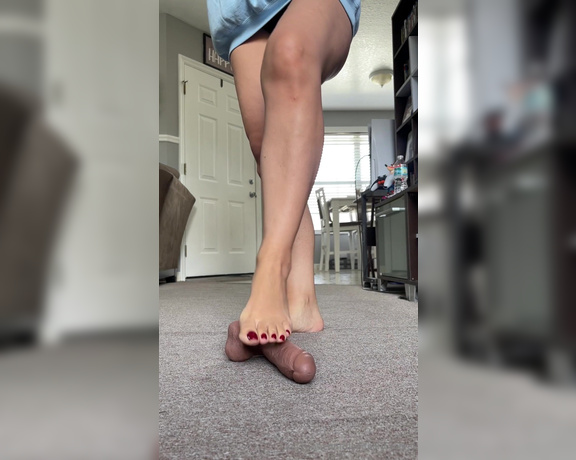 DeeDee aka Deedeericanfeet OnlyFans - As requested!!!!!! Let me trample