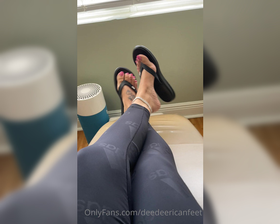 DeeDee aka Deedeericanfeet OnlyFans - A quick dangling clip for u guys while I was at the dentist today almost got caught lol !!!