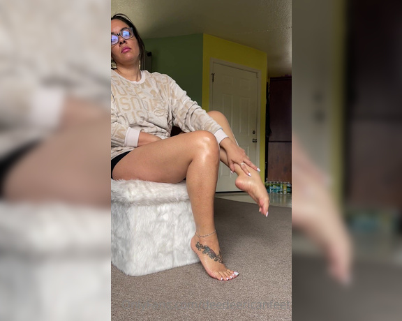 DeeDee aka Deedeericanfeet OnlyFans - As requested!!!!!!! Sexy oily legs and toe points !