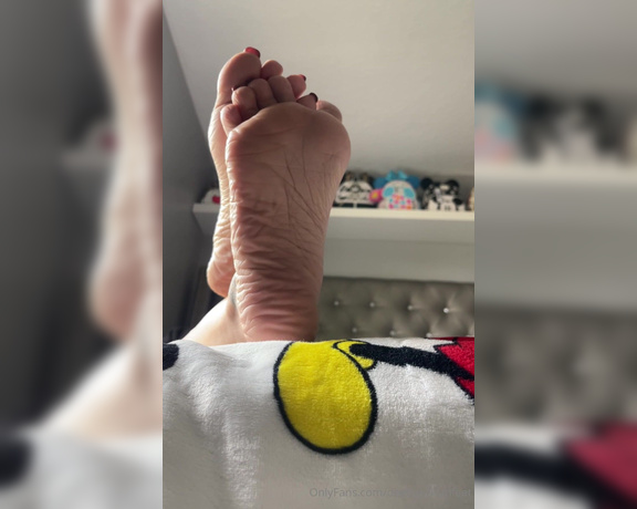 DeeDee aka Deedeericanfeet OnlyFans - Mmmmmm I c u down there lookin up at these deep wrinkly soles !!!!!! Previous pedi