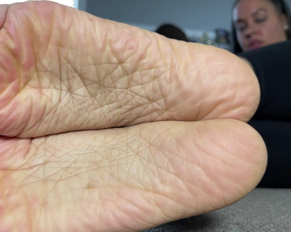 DeeDee aka Deedeericanfeet OnlyFans - As requested !!!!!! Wide angle view and closeups of my soles !