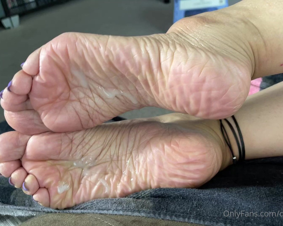 DeeDee aka Deedeericanfeet OnlyFans - As requested!!!!!! But just a min of the real deal !