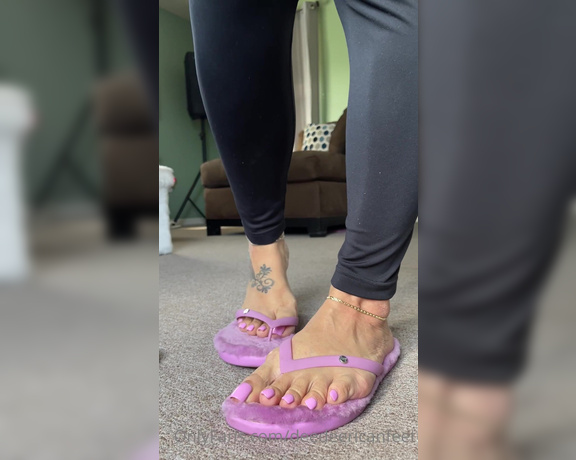 DeeDee aka Deedeericanfeet OnlyFans - As requested!!!!!!! Shoe play wit these sandals !