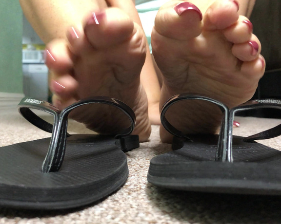DeeDee aka Deedeericanfeet OnlyFans - As Requested! Close and personal wit these piggies !