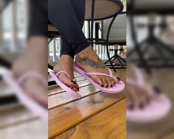 DeeDee aka Deedeericanfeet OnlyFans - New pedi mani !!!