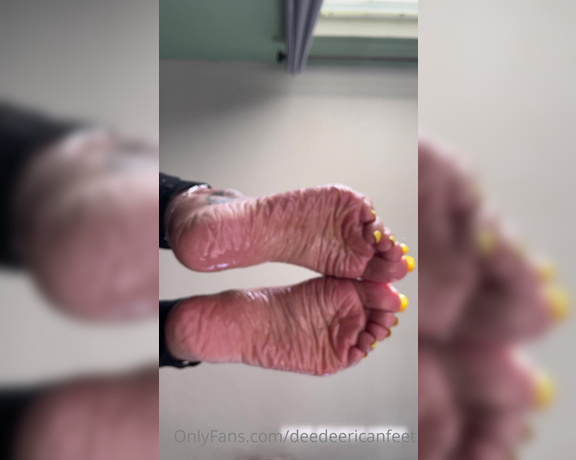 DeeDee aka Deedeericanfeet OnlyFans - As requested!!!!!! Floor view of my soles wit oil ! But was the hardest to keep the focus clear