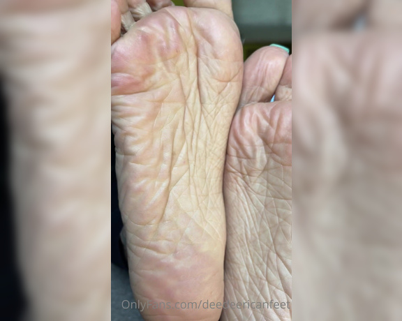 DeeDee aka Deedeericanfeet OnlyFans - As requested!! Super sexy closeups of my soft wrinkled soles in this view !!!