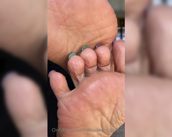 DeeDee aka Deedeericanfeet OnlyFans - As requested!! Super sexy closeups of my soft wrinkled soles in this view !!!
