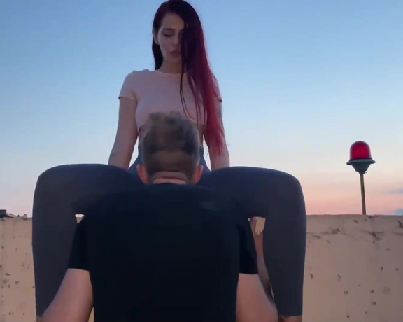 Petite Princess Femdom - Outdoor Leggings Pussy Worship Femdom On Rooftop