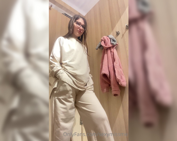 Anna Hairy Goddess aka Sexymissme OnlyFans - Naughty time in fitting room