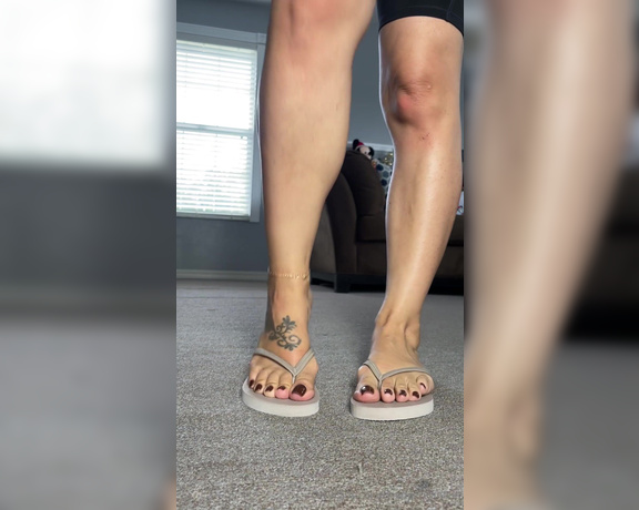 DeeDee aka Deedeericanfeet OnlyFans - As requested!!!! flip flop play in these new