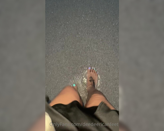 DeeDee aka Deedeericanfeet OnlyFans - Currently still on my vaca guys ! This clip are for those who love to c my toesies in the water