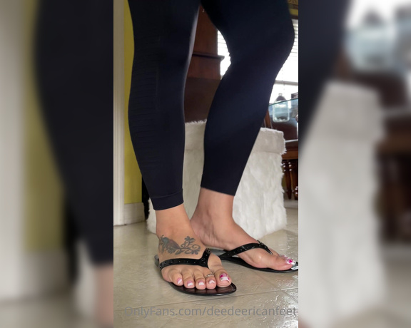 DeeDee aka Deedeericanfeet OnlyFans - As requested!!!!! More shoe play but in these black Tory’s and black sparkly flips !