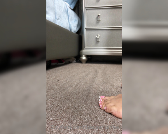 DeeDee aka Deedeericanfeet OnlyFans - As requested side view in French !