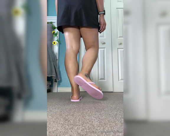 DeeDee aka Deedeericanfeet OnlyFans - As requested!!!!! Walking in these new pink flips !