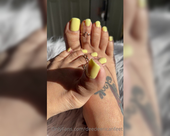 DeeDee aka Deedeericanfeet OnlyFans - Gm!!!!! My new lovely pedi mani color !!!!