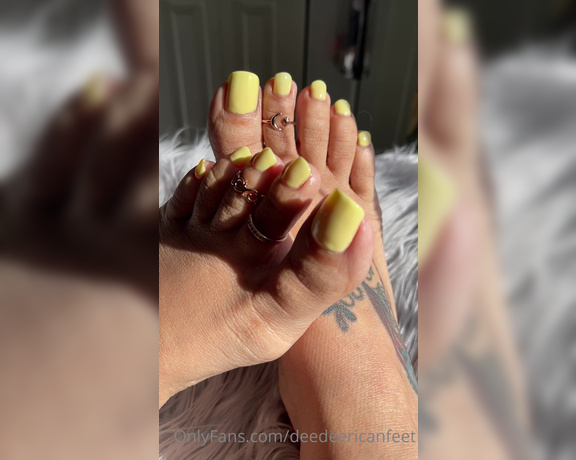 DeeDee aka Deedeericanfeet OnlyFans - Gm!!!!! My new lovely pedi mani color !!!!