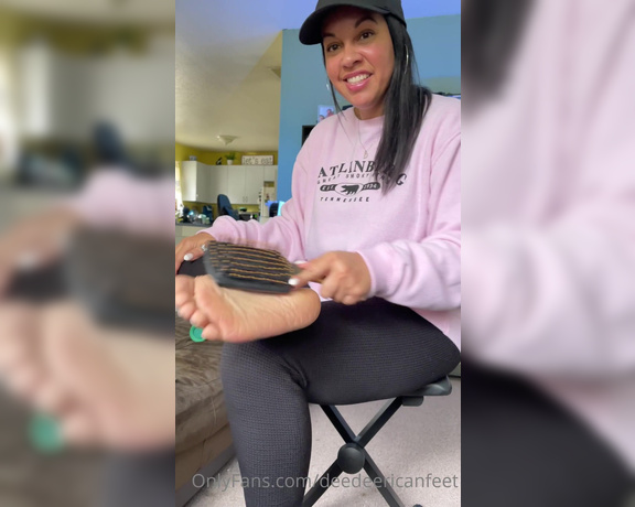 DeeDee aka Deedeericanfeet OnlyFans - As requested!!!!! Let’s slap these soles !! Don’t u love the sound thou !!! Ouchy I got boo boo !