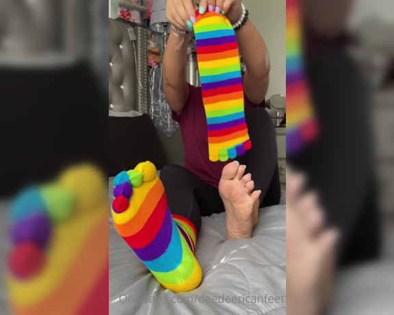 DeeDee aka Deedeericanfeet OnlyFans - As requested! A cute sexy tease in these new toesie socks so thank u again hun for these !!!