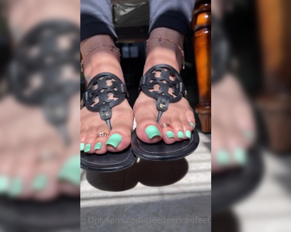 DeeDee aka Deedeericanfeet OnlyFans - For those who wanted to c this pretty new pedi now here u go wit my cute tony burch sandals !