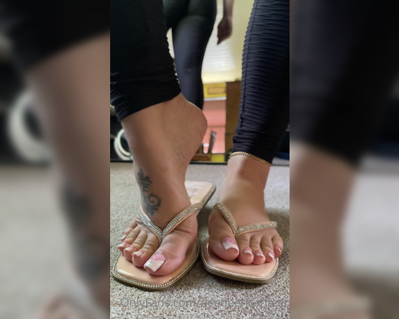 DeeDee aka Deedeericanfeet OnlyFans - As requested! In these new flip flop sandals !