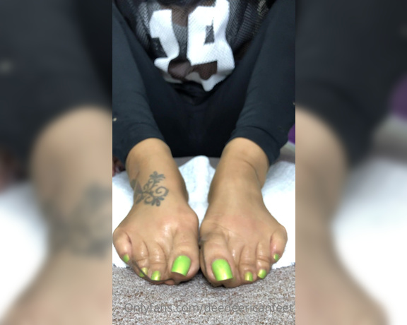 DeeDee aka Deedeericanfeet OnlyFans - Oily nyloned feet ! As requested ! Wit green toes thou !