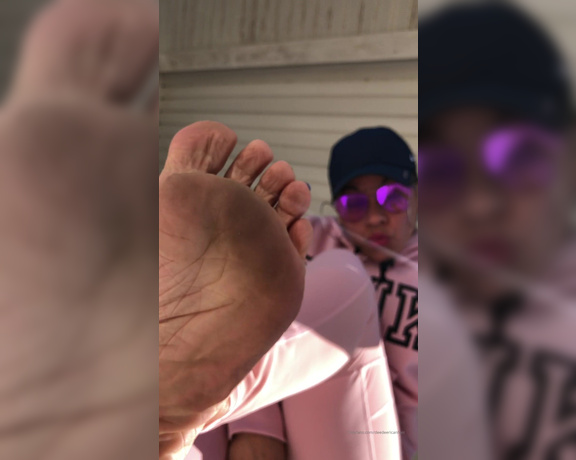 DeeDee aka Deedeericanfeet OnlyFans - More giantess but outside wit dirty soles ! Sorry happens everytime I’m out on my porch !