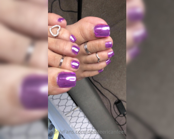 DeeDee aka Deedeericanfeet OnlyFans - Gm!!!!!!!!!! Just a quick vid I did for u guys so u can c up close and good lighting ! This very pre