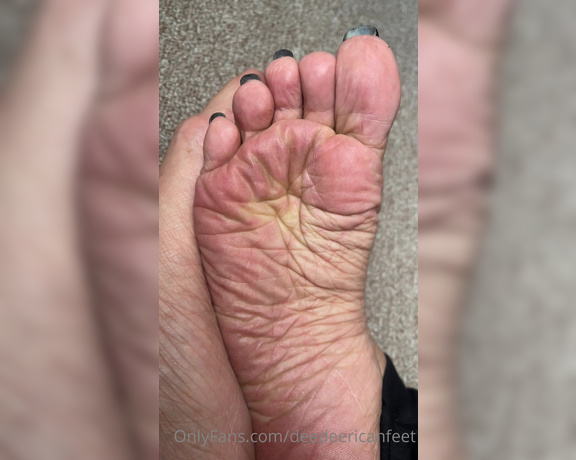 DeeDee aka Deedeericanfeet OnlyFans - POV view !!!!! We’ll look at these very dry and semi dirty soles from earlier !!!! Cuz I had my hous