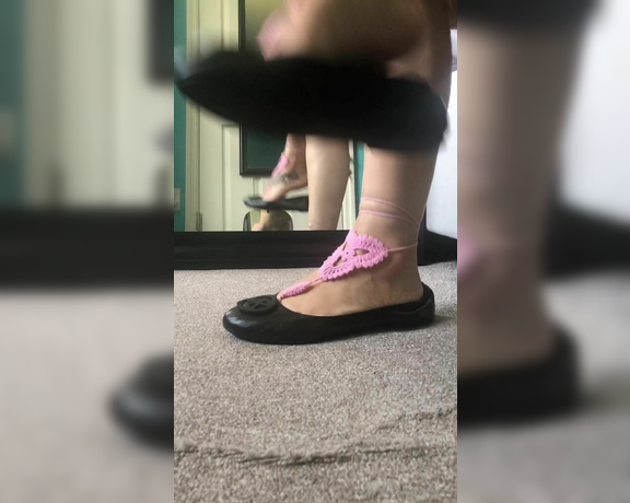 DeeDee aka Deedeericanfeet OnlyFans - As requested ! Flats dangle in barefoot sandals !