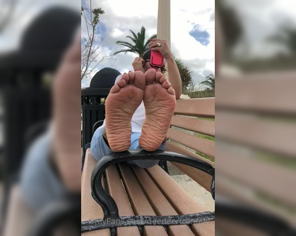 DeeDee aka Deedeericanfeet OnlyFans - Here’s another one but this one was taken by my footboy in 2018! Quality isn’t great !