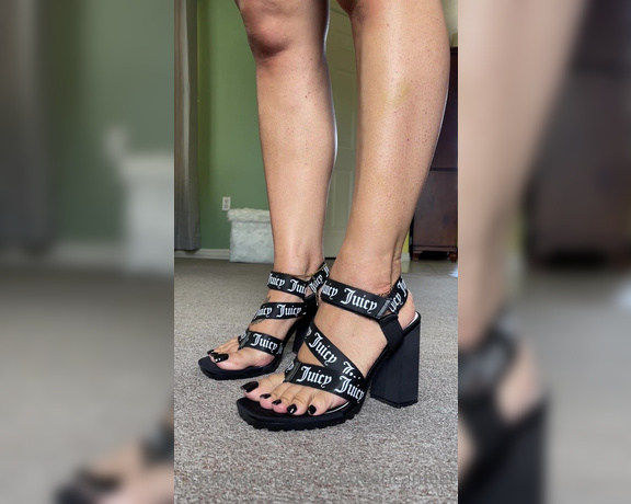 DeeDee aka Deedeericanfeet OnlyFans - As requested!!!!!! A sexy shoe play in these cute cute and my old pedi !