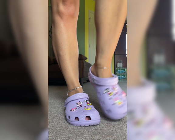 DeeDee aka Deedeericanfeet OnlyFans - As requested!!! A cute shoe play in these purple crocs !