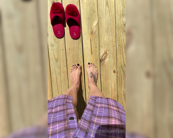 DeeDee aka Deedeericanfeet OnlyFans - New wood floor on my porch YAYYYYYYYYY!!! Just wanted to share that wit u and some cute bare feet