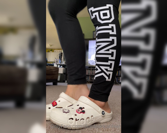 DeeDee aka Deedeericanfeet OnlyFans - As requested!!! Soles tease in my white crocs