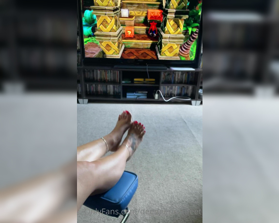 DeeDee aka Deedeericanfeet OnlyFans - Not a request!! Cuz hubby took my phone to record me playing on my ps4 heheh