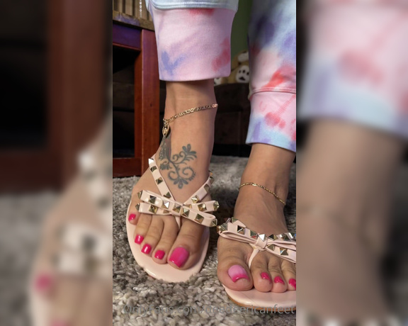 DeeDee aka Deedeericanfeet OnlyFans - As requested!!! Studded Sandals play in anklets and old pedi !