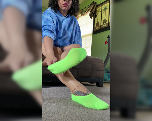 DeeDee aka Deedeericanfeet OnlyFans - As requested! In these new green neon no show socks !