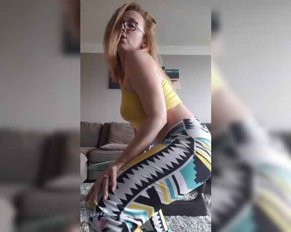 Kinkykatlive aka Kinkykatlive OnlyFans - Twerk practice Whatcha think yall