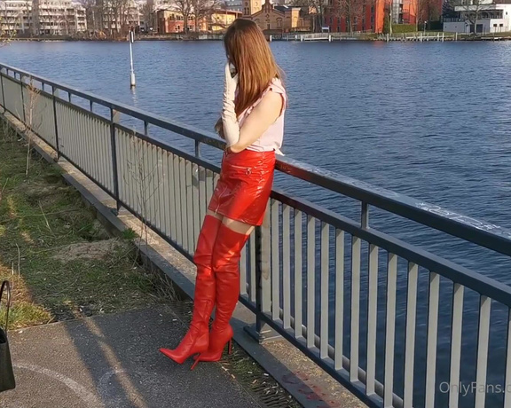 Sexy Lenas diary aka Lenasdiary OnlyFans - (127040172) I shot a little outdoor video with my stupid slave You see a beautiful goddess in an ugly gray city