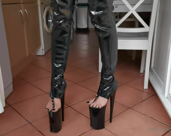 Sexy Lenas diary aka Lenasdiary OnlyFans - (515452989) Extreme Boots