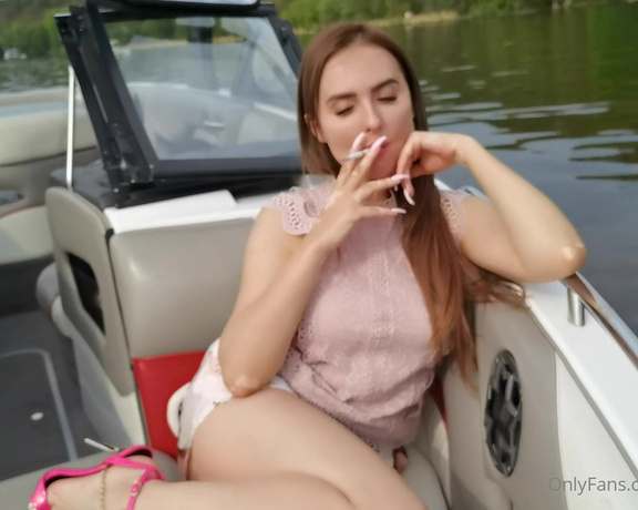 Sexy Lenas diary aka Lenasdiary OnlyFans - (321173336) Smoking & Heels