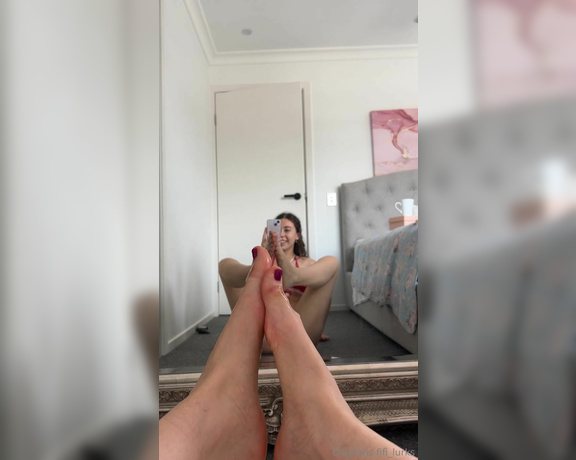 Fifi aka Fifi_lurks OnlyFans - Your cum is on my feet 1