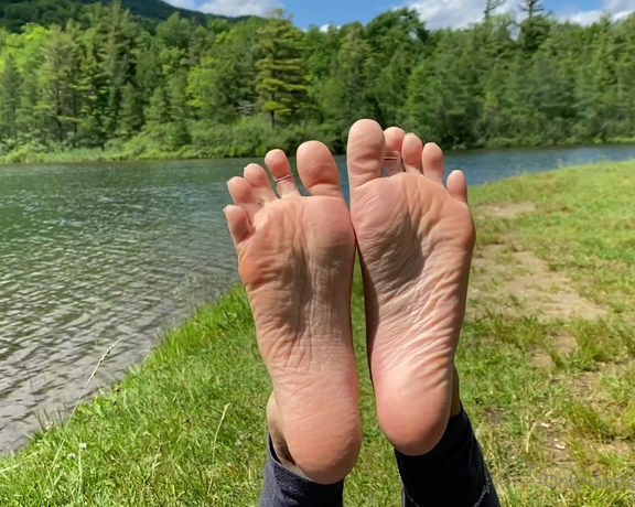 Linda Boo aka Lindabooxo OnlyFans - He knows the best angles for my feet