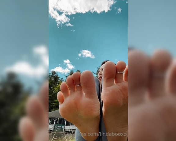 Linda Boo aka Lindabooxo OnlyFans - Yellooow toes