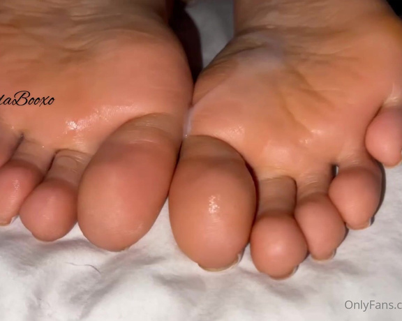 Linda Boo aka Lindabooxo OnlyFans - Part 3 of Sleepy Soft Soles ( Part 2 will be in your messages shortly )