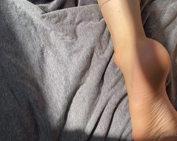 Linda Boo aka Lindabooxo OnlyFans - Early morning sleepy soles 2