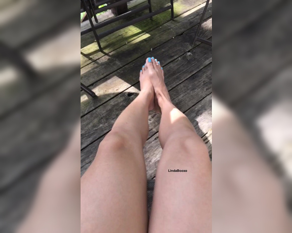 Linda Boo aka Lindabooxo OnlyFans - Blue toes relaxing