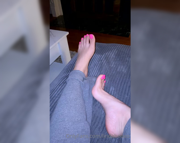 Linda Boo aka Lindabooxo OnlyFans - Movie nightt for me Just wanted to share some toe wiggles with you guys ps OMG I forgot to f 2